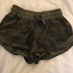 Lulu camo Hotty hot short